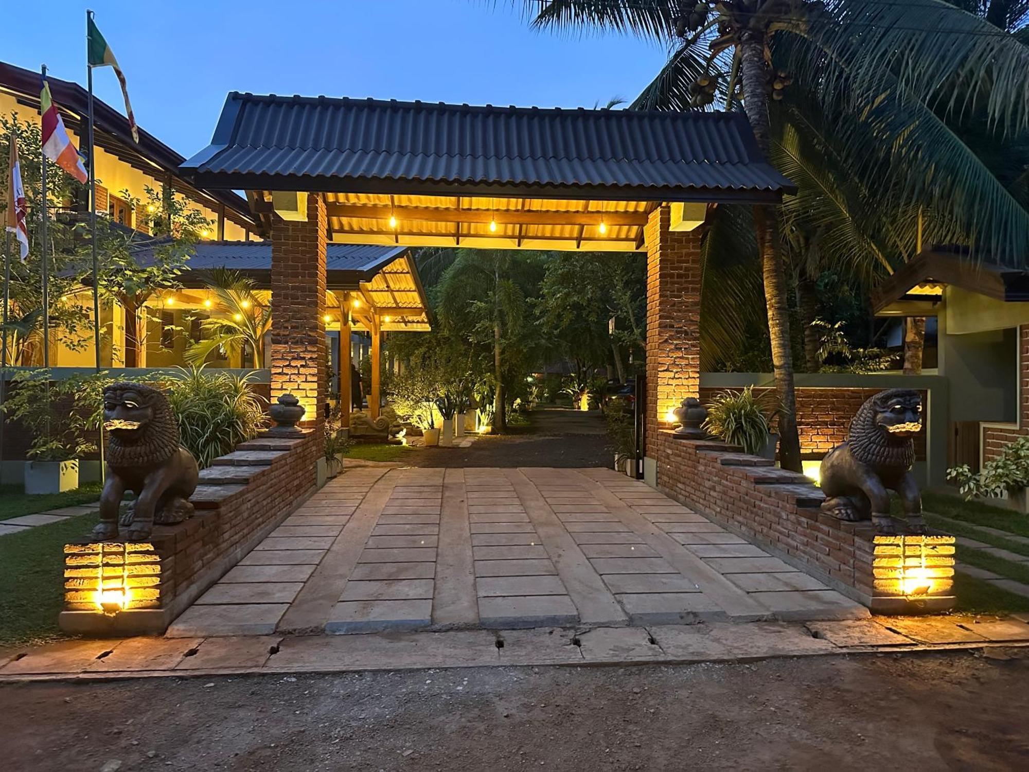 Hotel Heladiv Anuradhapura Dış mekan fotoğraf