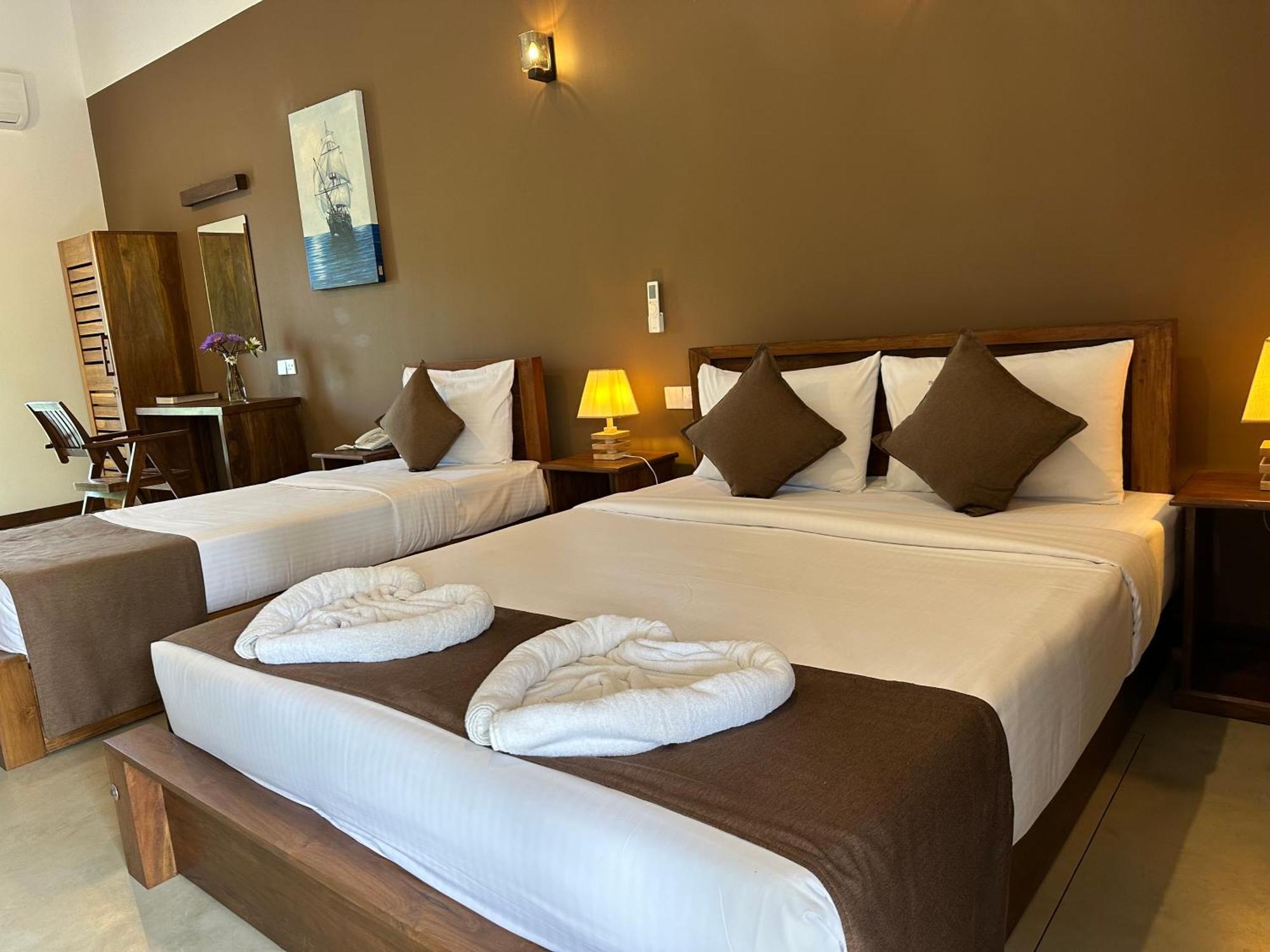 Hotel Heladiv Anuradhapura Dış mekan fotoğraf