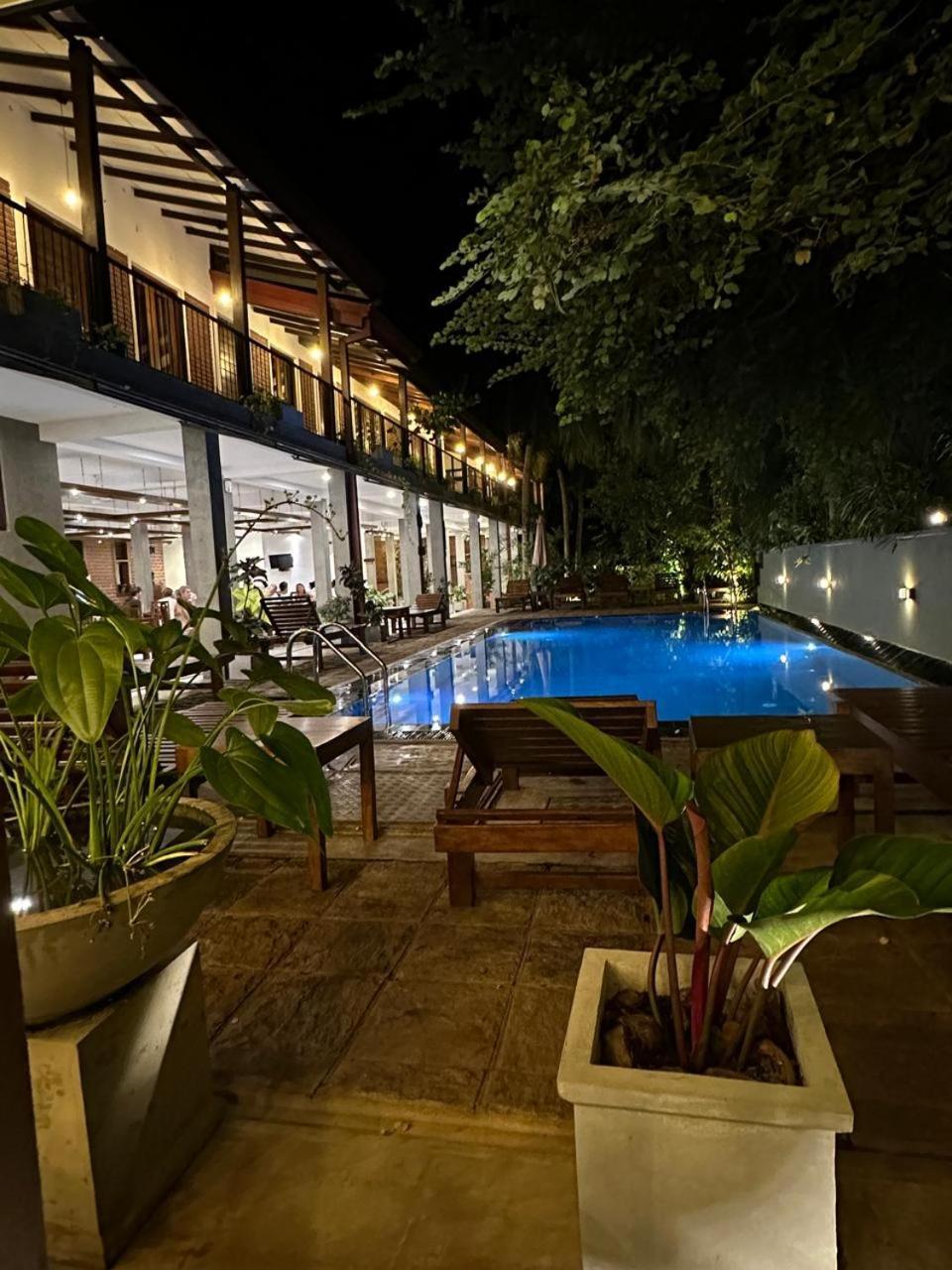Hotel Heladiv Anuradhapura Dış mekan fotoğraf