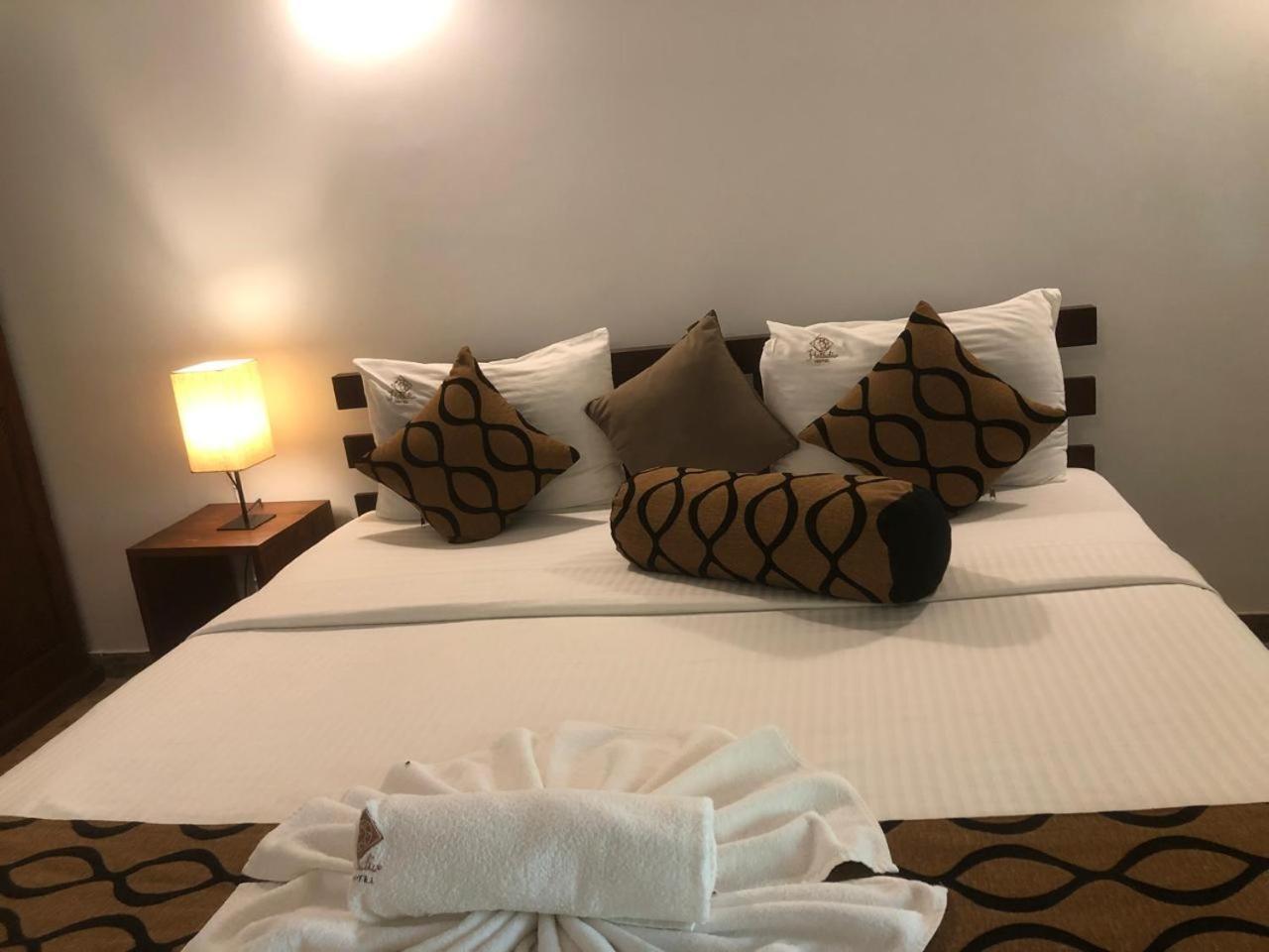 Hotel Heladiv Anuradhapura Dış mekan fotoğraf